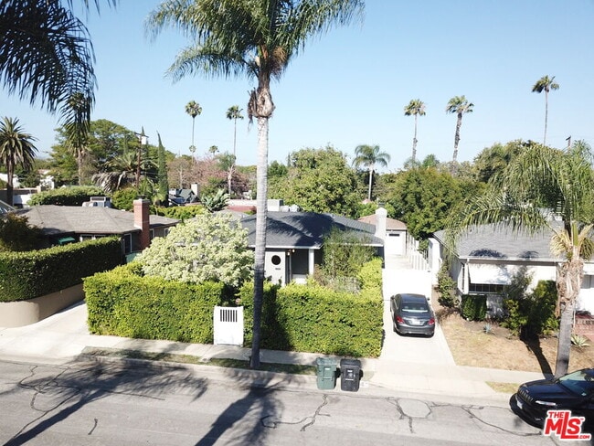 Building Photo - 1216 Greenacre Ave