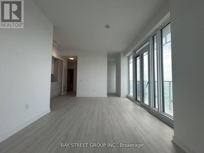 Photo du bâtiment - 3883-3883 Quartz Rd