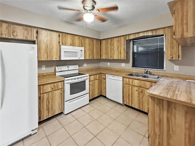 Foto del edificio - 5365 Winewood Dr