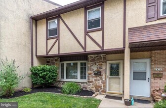 Building Photo - 44 Knock N Knoll Cir