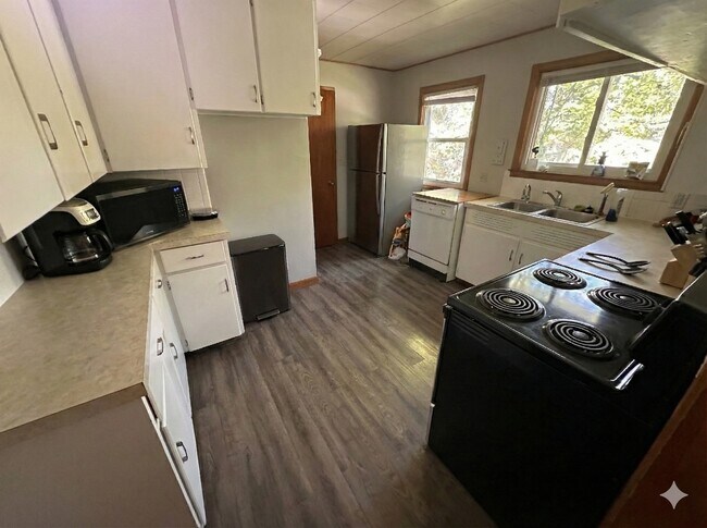 Foto del edificio - 563 Rellim Dr