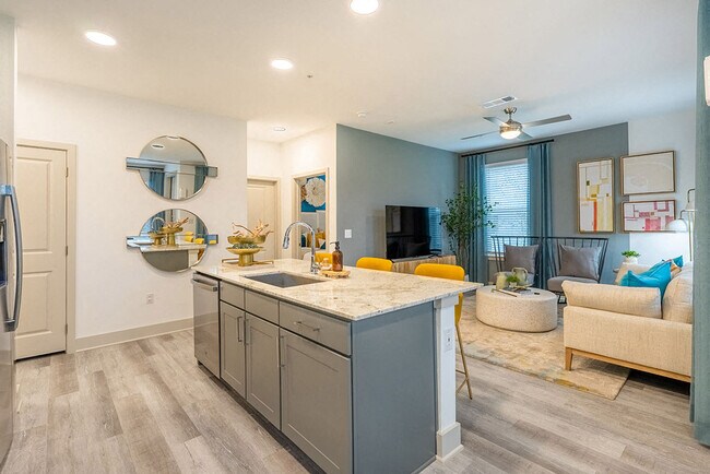 Foto del edificio - Now Leasing! $500 Off & 8 Weeks Rent-Free