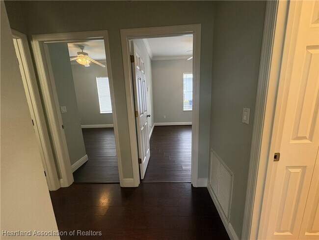 Foto del edificio - 5548 Castania Dr