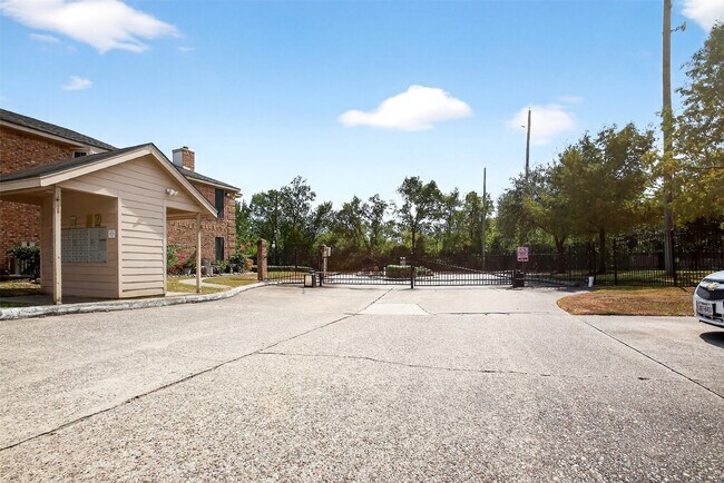 Foto del edificio - 3770 Lovers Wood Ln