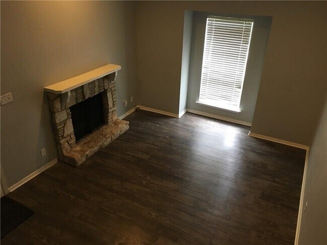 Foto del edificio - 1703 Timberwood Dr