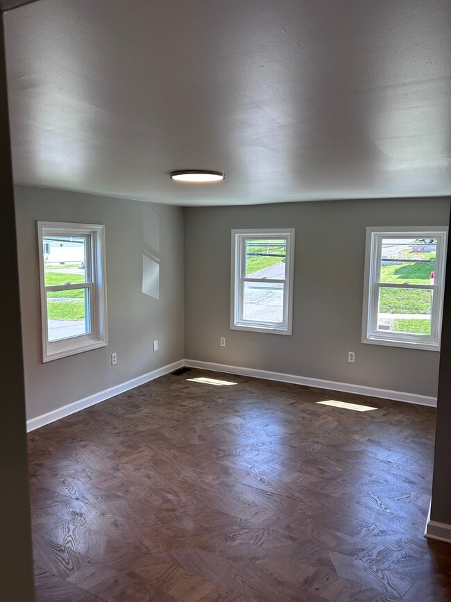 Building Photo - 351 Sunset Dr