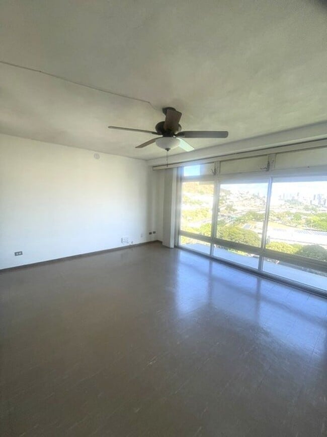 Building Photo - Queen Emma Gardens- King Tower Apt. # 1547