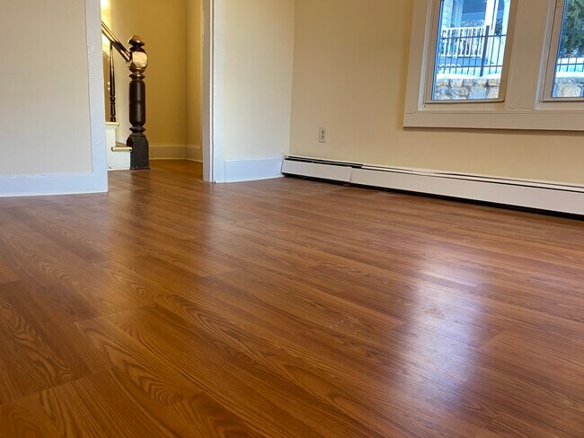 Foto del edificio - 1214 Maple Ave
