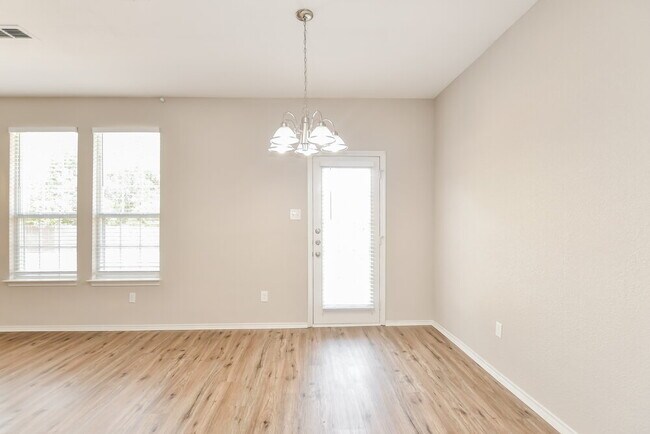 Foto del edificio - 3686 Juniper Hills Dr