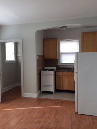 Foto del edificio - 3244-3246 N Pulaski Rd