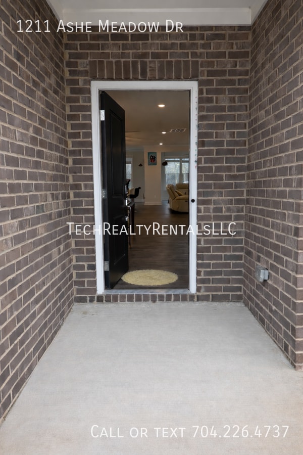 Building Photo - 1211 Ashe Mdw Dr