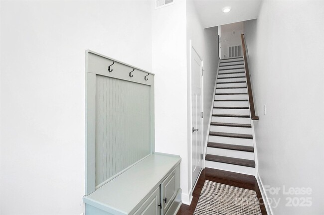 Building Photo - 256 Parkwood Ave