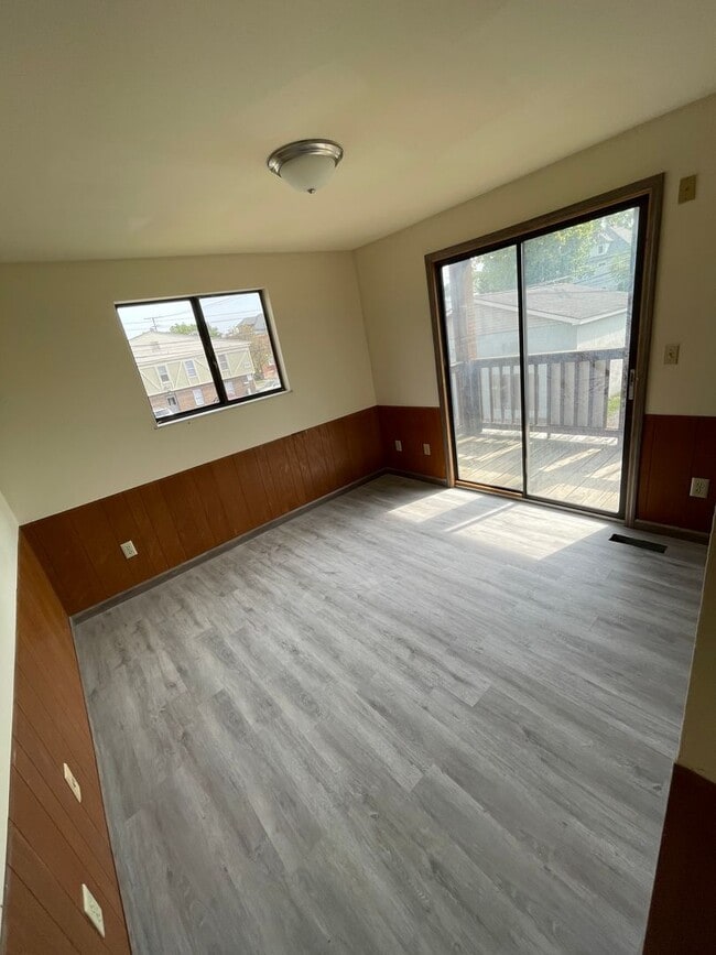 Building Photo - OSU Gateway 3 bedroom 1 1/2 bath 3 level t...