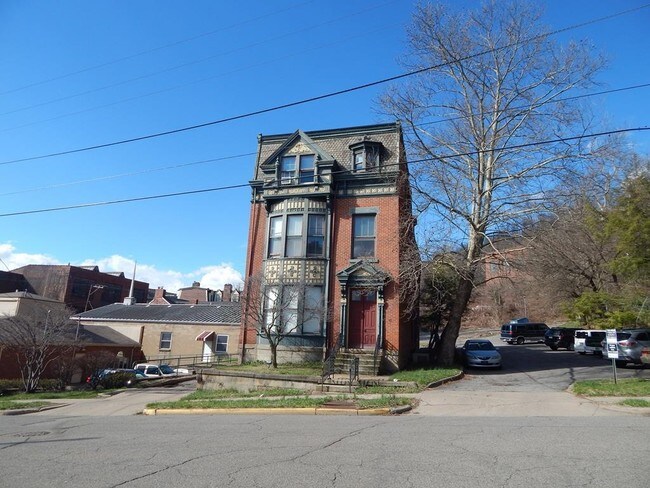Building Photo - 93 12th St