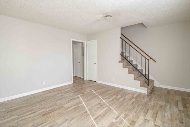 Foto del edificio - 820 Golf View Pl