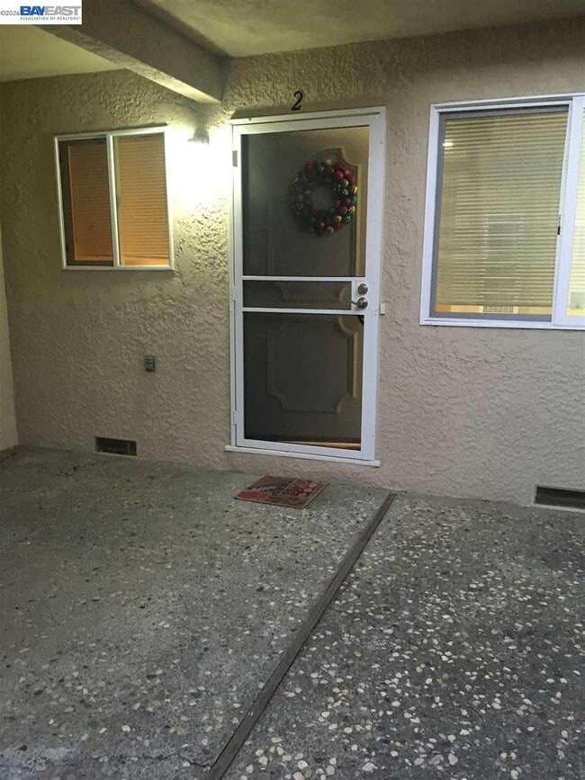 Building Photo - 1581 Mendenhall Dr