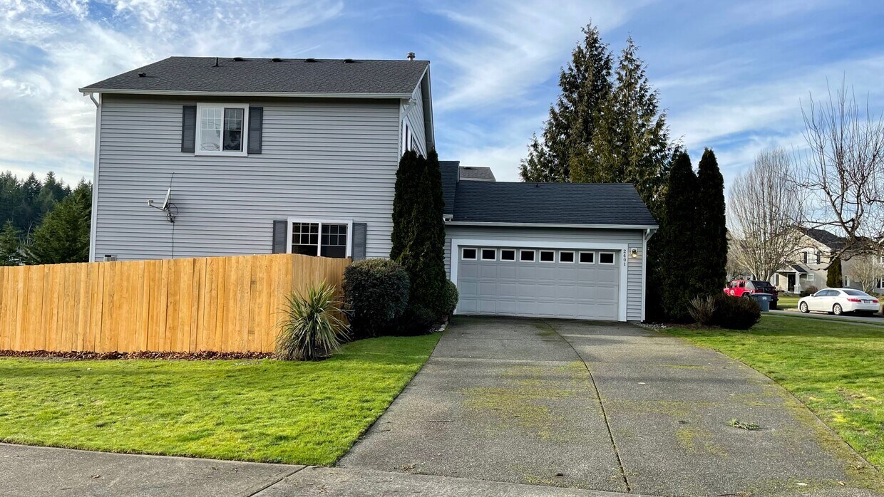 Foto principal - Private 2 Story Corner Lot