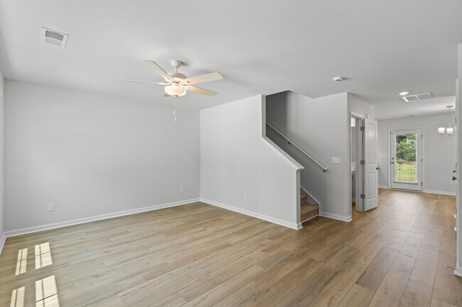 Building Photo - 815 Coburg Ln