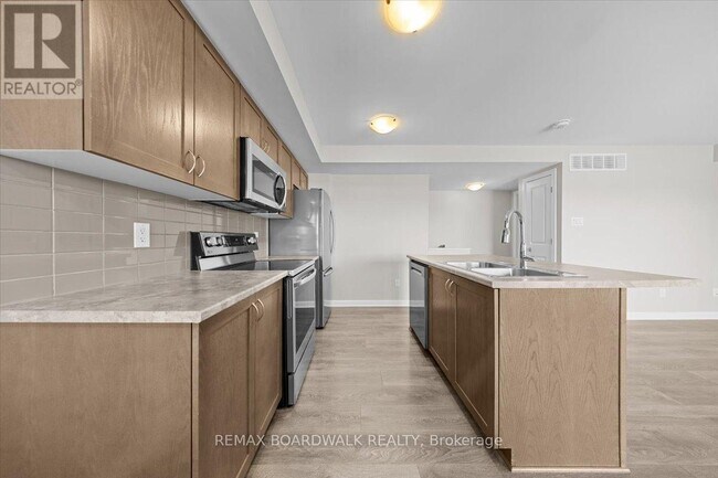Building Photo - 709 Amberwing Private