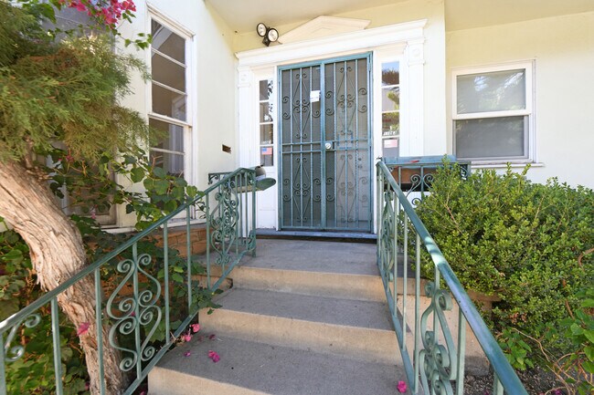 Foto del edificio - 11061 Ohio Ave