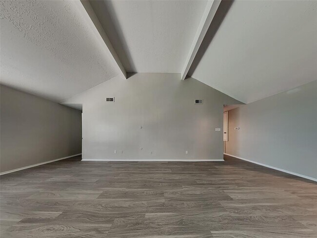 Building Photo - 3415 Carriage House Dr