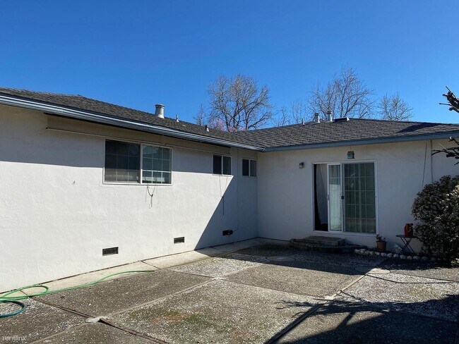 Building Photo - 1731 Yellowstone Ave