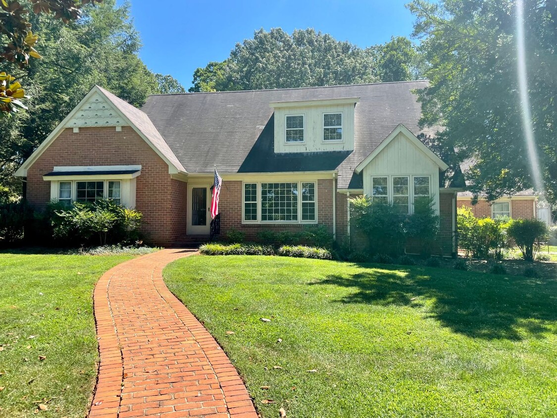 Primary Photo - Nice Large Home in Windsor Hill Neighborhood