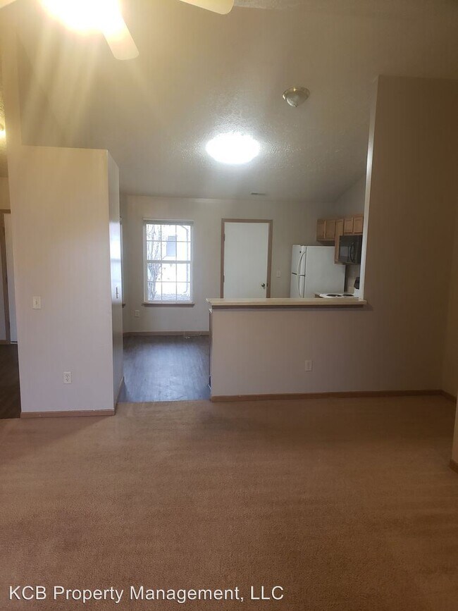 Building Photo - 3319-3321 Hopkins Dr