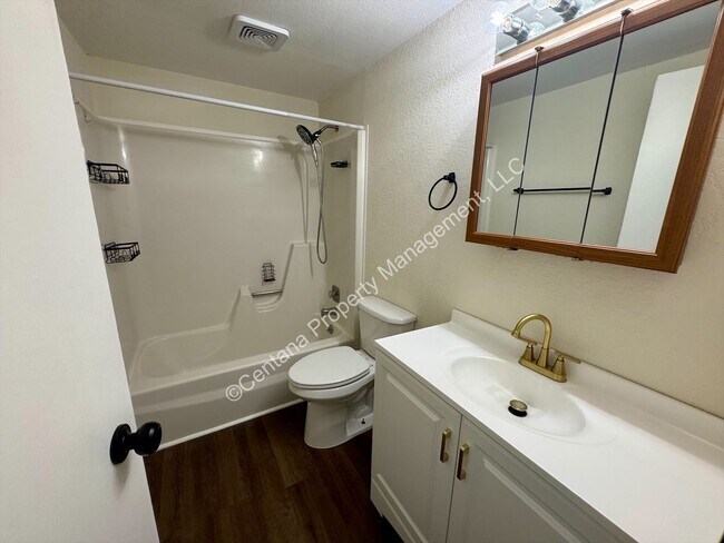 Building Photo - 2 Bed 1 Bath Updated Condo near Base!