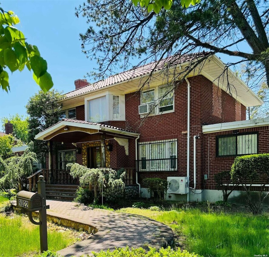 Primary Photo - 90-22 193rd St