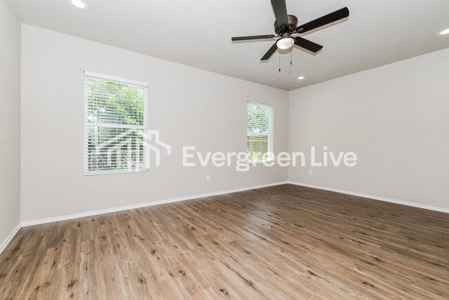 Foto del edificio - 3504 Hilton Dr