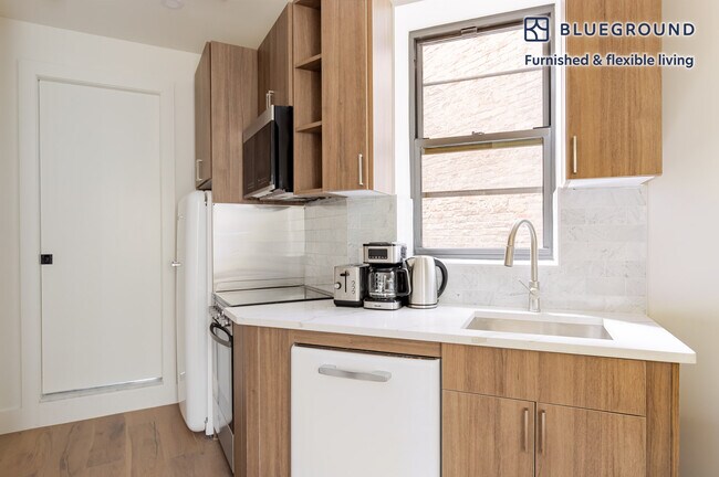 Building Photo - 188 6th Ave