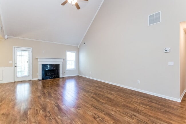 Building Photo - 670 Chapel Hill Dr SE