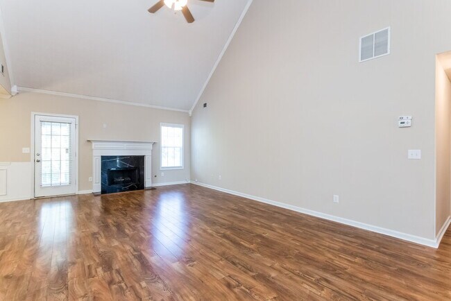 Foto del edificio - 670 Chapel Hill Dr SE