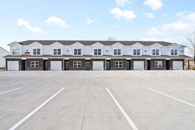 Building Photo - 750 Tracy Lane