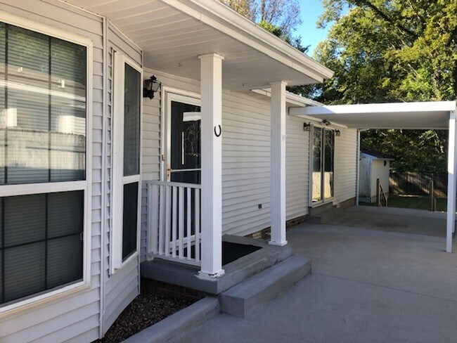 Building Photo - Donelson Zero-lot line