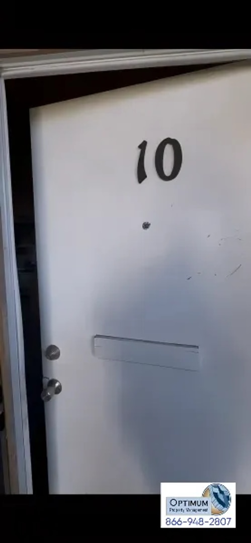 Building Photo - Charming Downstairs 1 Bedroom, 1 Bathroom Apartment in a Quiet Community