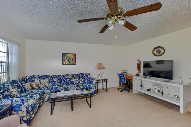 Foto del edificio - 246 Normandy Ln