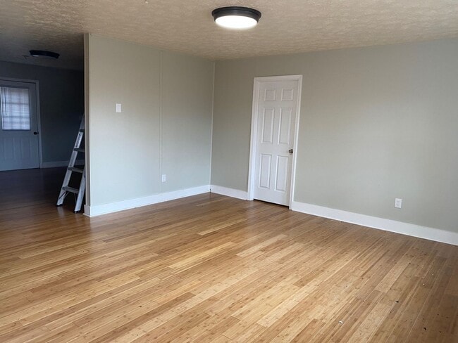 Building Photo - 5 Bedroom, 2.5 Bathroom house, Super convenient location! Arden