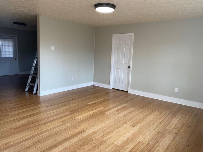 Foto del edificio - 5 Bedroom, 2.5 Bathroom house, Super convenient location! Arden