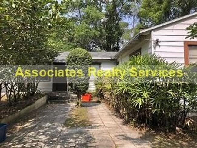 Photo - Large House, Close to Campus