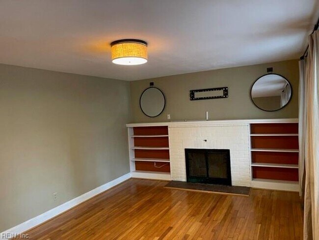 Foto del edificio - NORFOLK HOME W/LARGE FENCED YARD FOR RENT!