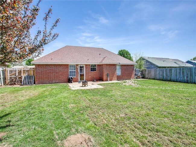 Building Photo - 1006 Solomon Dr