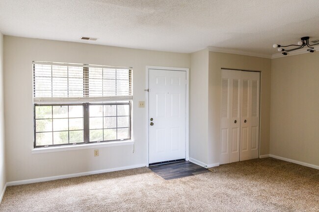Building Photo - 2362 Parsonage Rd