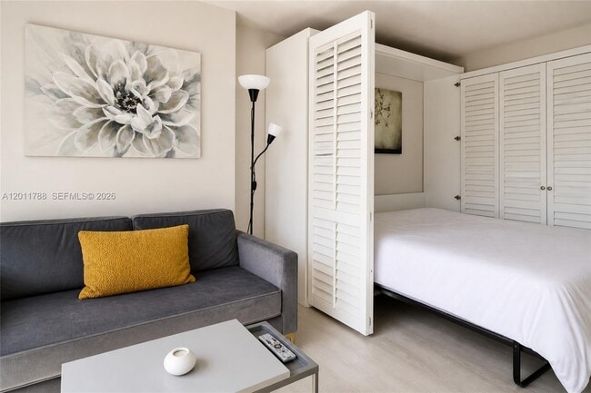 Building Photo - 540 Brickell Key Dr