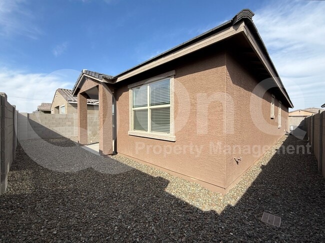 Building Photo - 16017 W Hackamore Dr