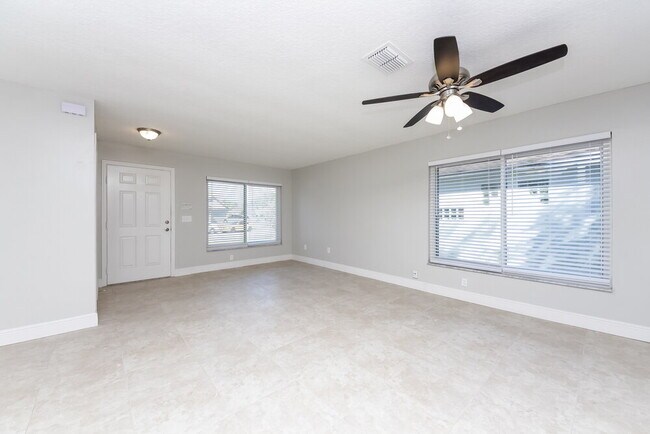 Building Photo - 9522 Chandon Dr