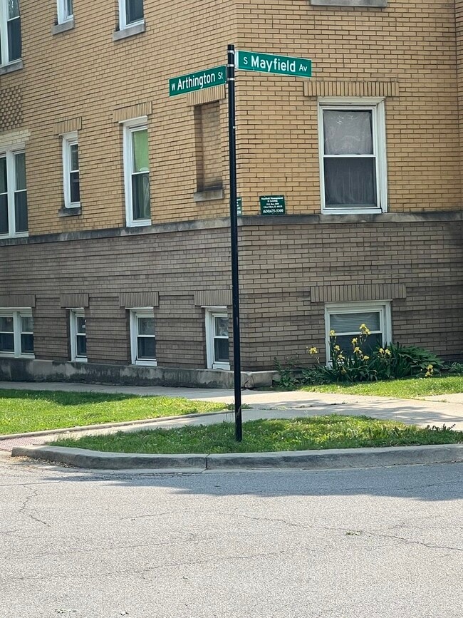 Building Photo - 5907 W Arthington St