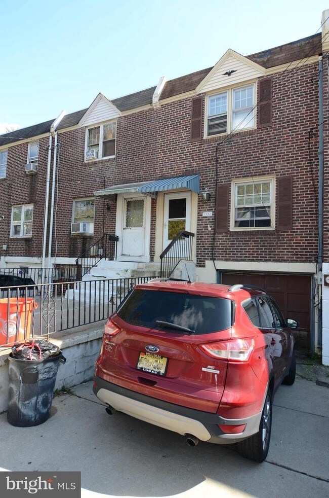 Building Photo - 1052 S Merrimac Rd