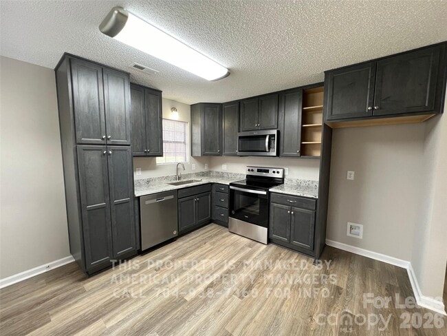 Foto del edificio - 309 Rustic Rd